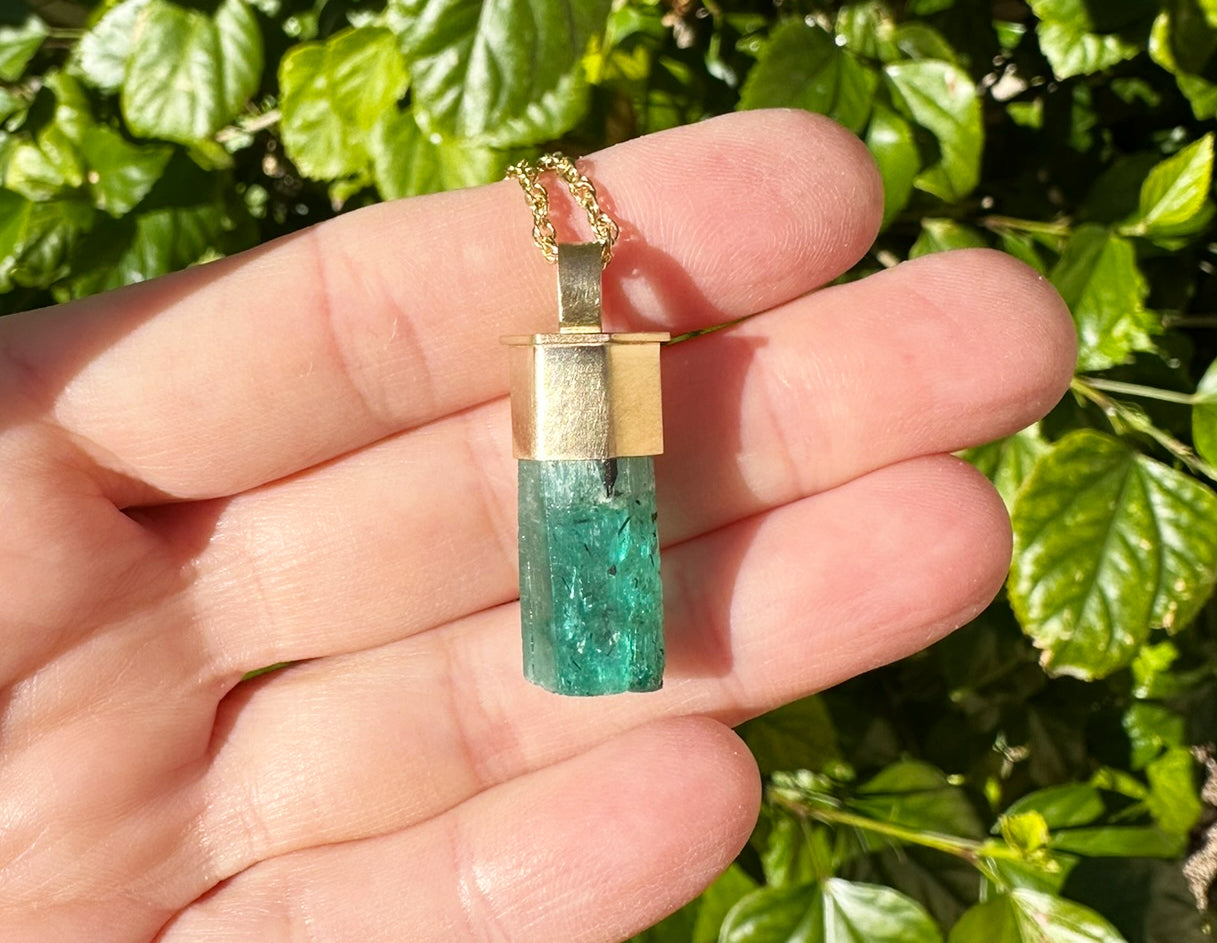 Emerald crystal solid 14K gold setting