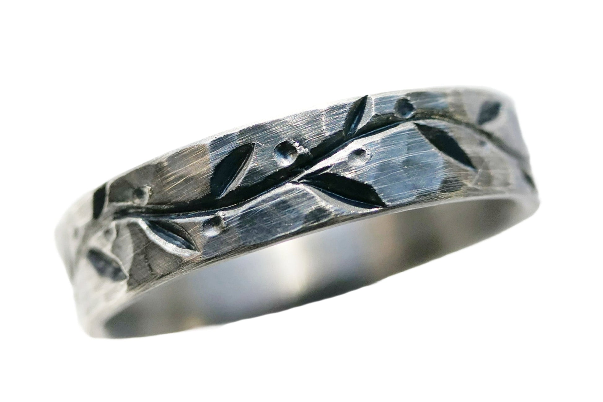 hand engraved silver vine ring with leaf pattern on hammered band handcrafted unique design