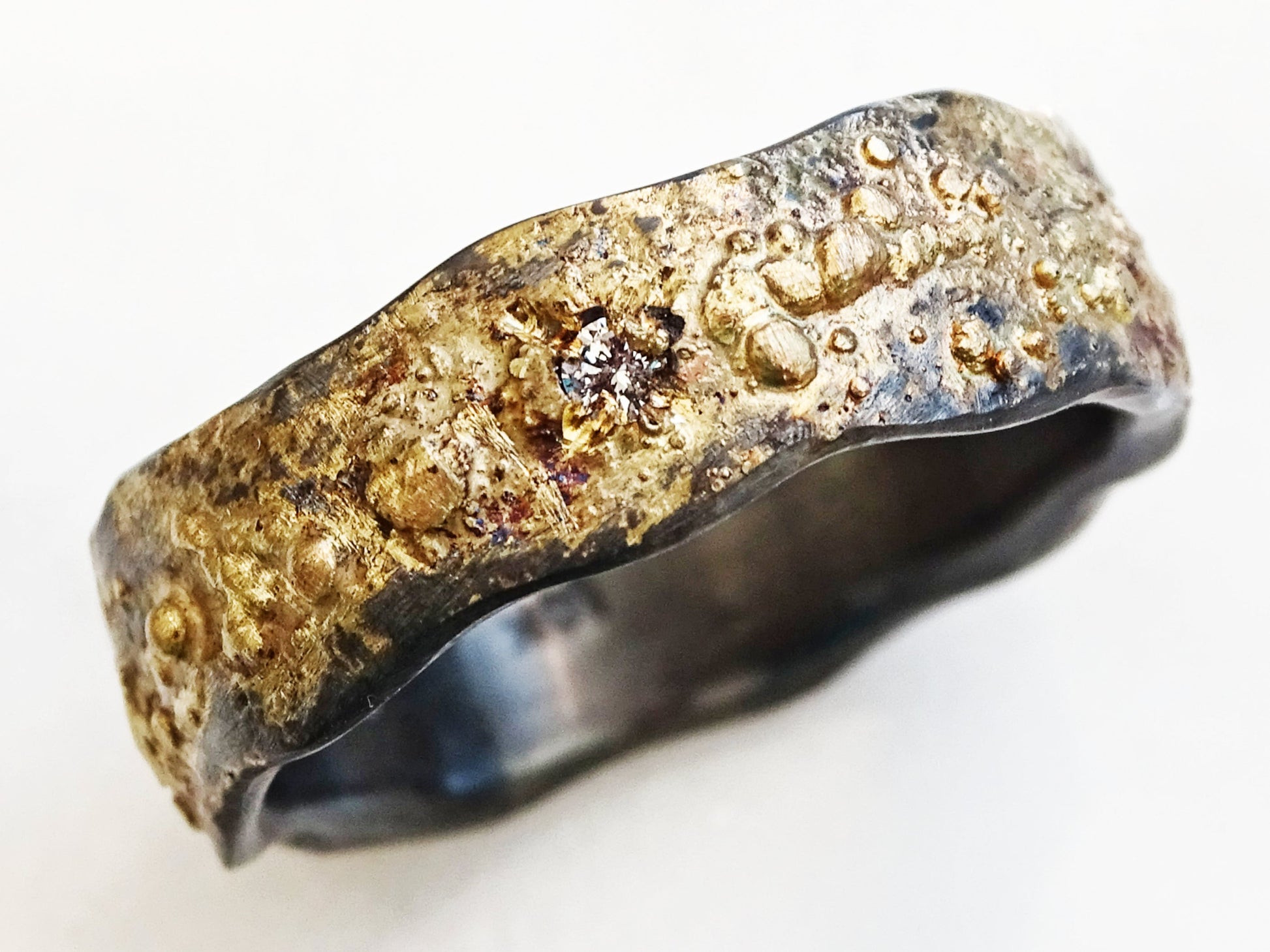 Molten gold silver ring with a small diamond 