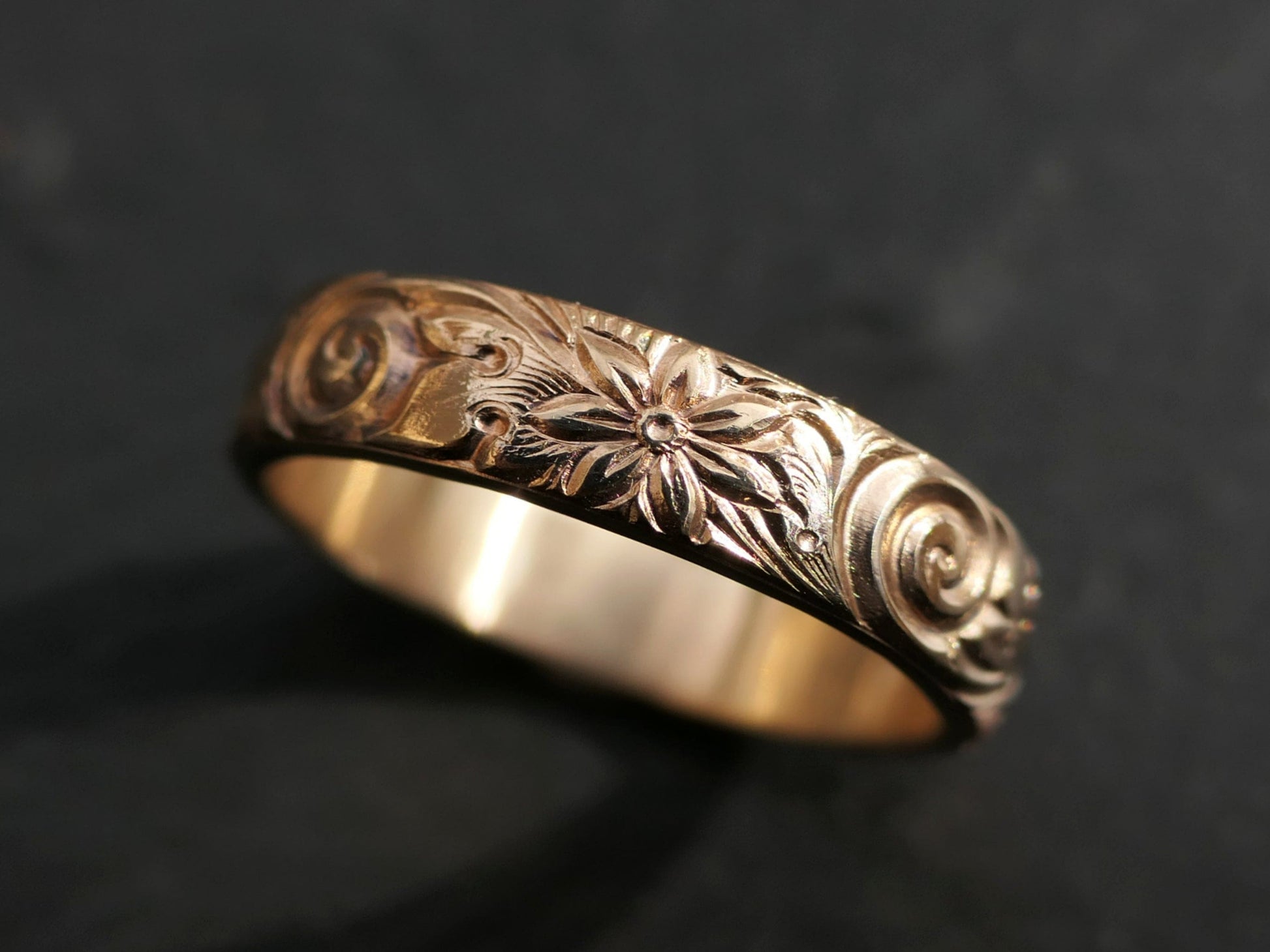 Filigree flower gold ring in 14k yellow gold with floral and vine design.