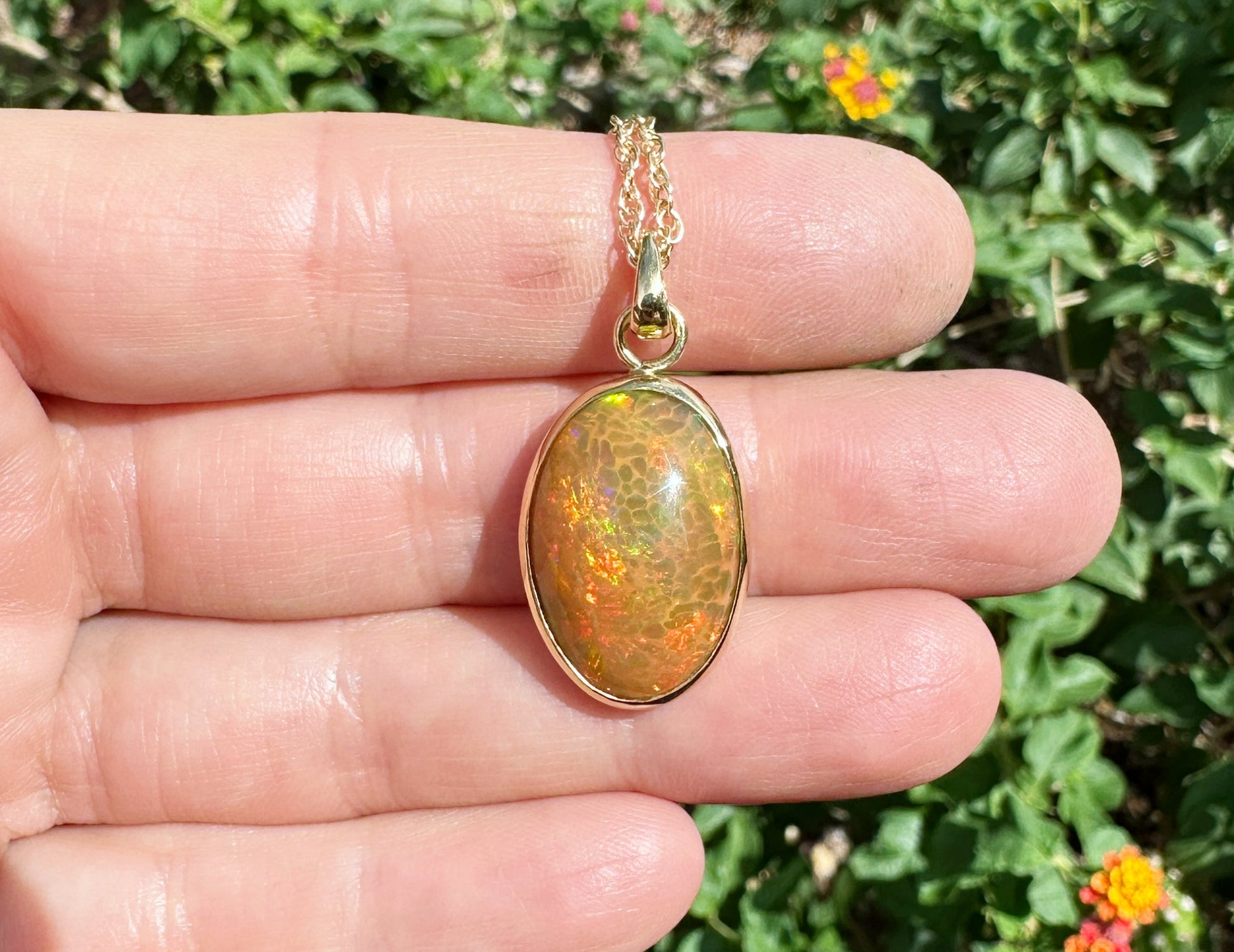 honeycomb welo opal set in 18K gold