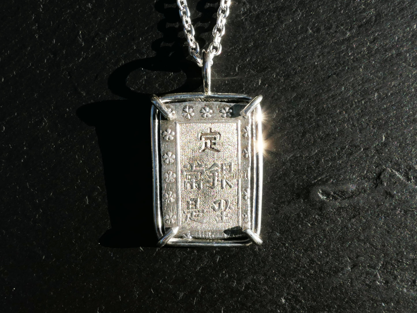 Ichibu Gin Silbermünzenanhänger: Edo Japan Samurai Halskette